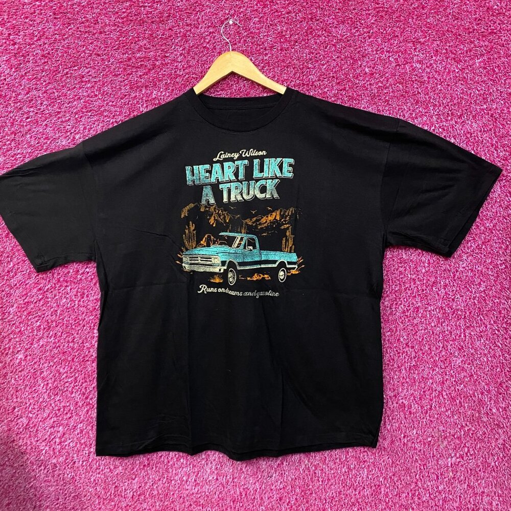 Lainey Wilson Heart Like a Truck Graphic T-Shirt XL